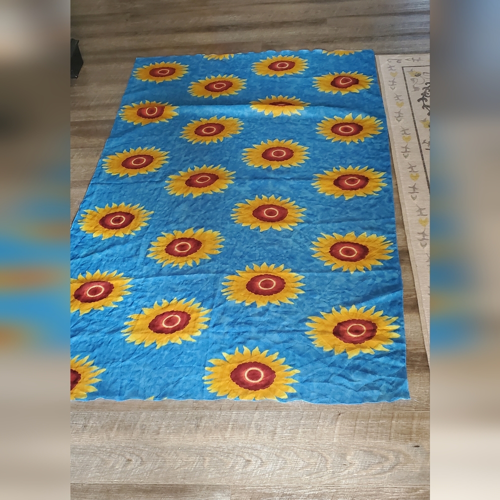 Sarong or Shoulder Wrap Sunflower Design ⚜️💙⚜️ - Picture 4 of 7